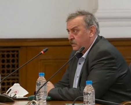 Кантарджиев: Не прекалявайте с имуностимулантите и с новините