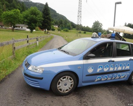 Кола се вряза в група пешеходци в Германия, дете загина