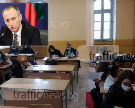 Министърът на образованието: Ефективното образование е присъственото, но говорим и за човешки животи