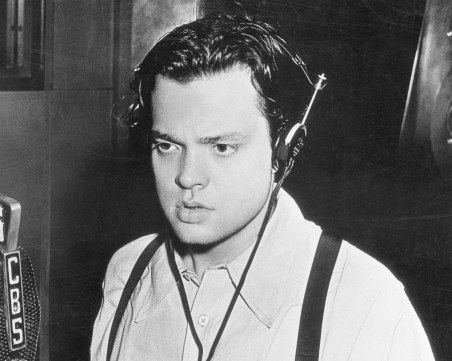 На този ден: Орсън Уелс убеждава Америка, че марсианци нападат Земята