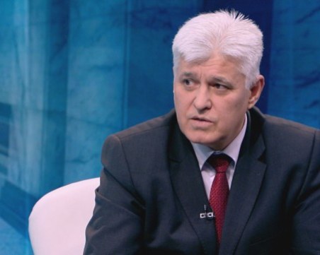 Президентът се самоизолира, главният му секретар с коронавирус