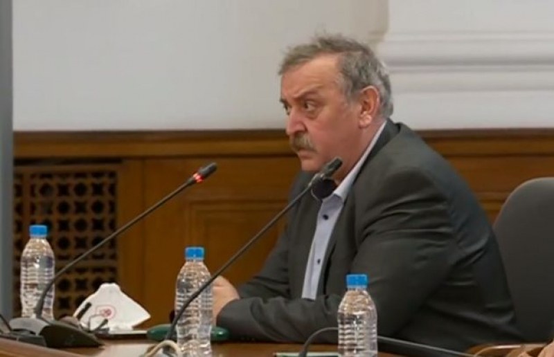Кантарджиев: Не прекалявайте с имуностимулантите и с новините