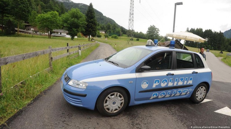 Кола се вряза в група пешеходци в Германия, дете загина