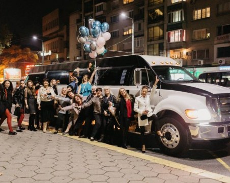 17 чаровници спретнаха парти 