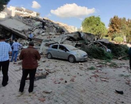 Цунами и разрушени сгради след силното земетресение в Егейско море