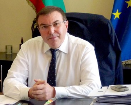 Здравният министър остава под карантина, въпреки втория отрицателен тест