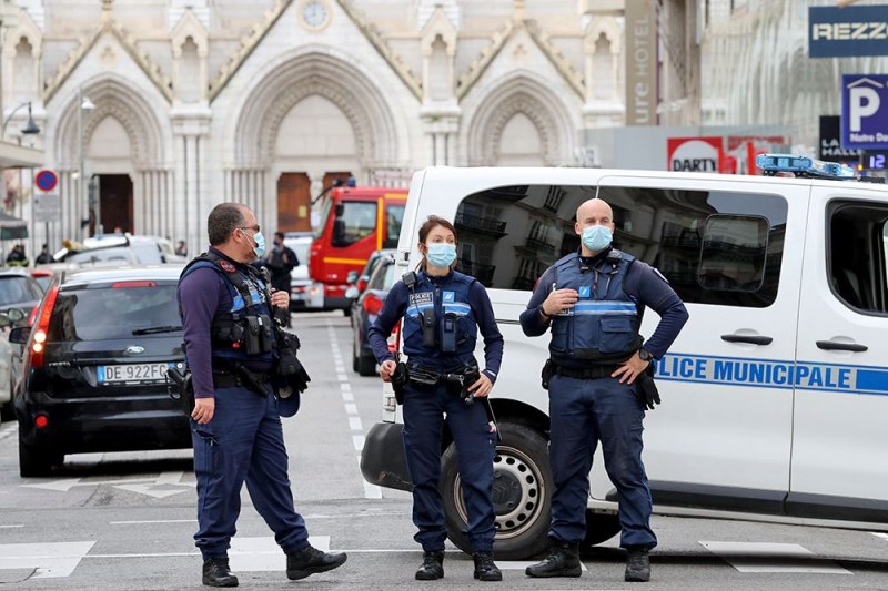 Френският прокурор разказа за нещата, намерени у нападателя на църквата в Ница