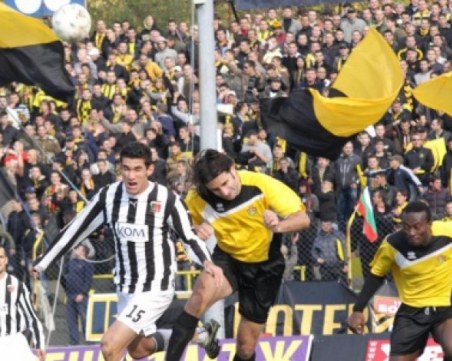 Италианските футболисти на Ботев от 2009 също се включиха в кампанията 