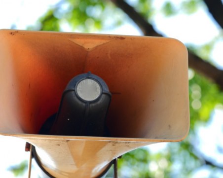 С призиви и високоговорители срещу COVID-19 - в Благоевград май прекалиха