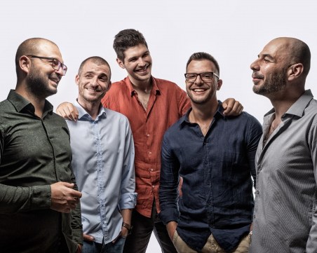 Two Hours Away: В музиката ни вдъхновява романтиката на