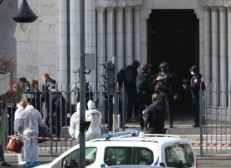 Ново нападение във Франция! Раниха православен свещеник при стрелба в Лион