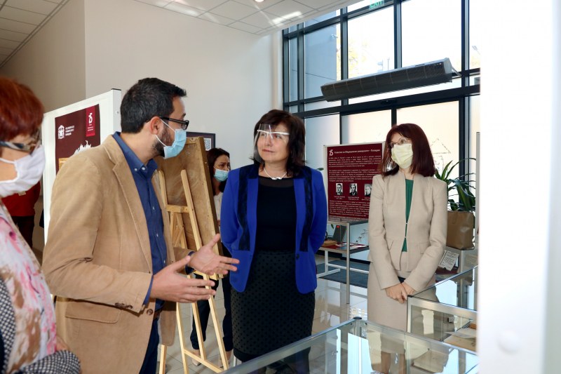 Уникална изложба откриха по повод 75 години МУ-Пловдив