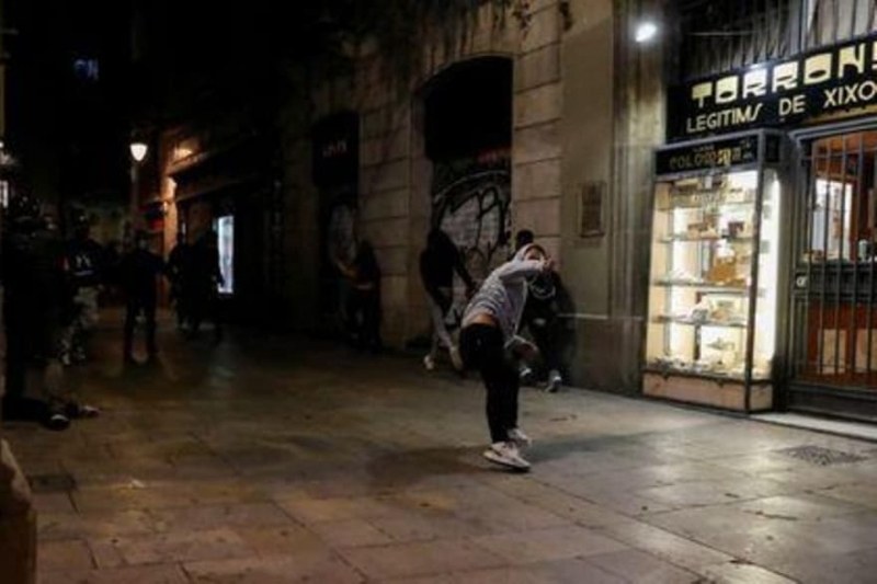 32 ареста след протестите в Мадрид, властите зоват за край на агресията