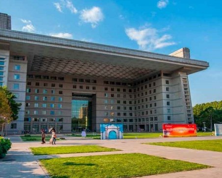 Българска учителка от Пекин: Трябва да покажеш на младите хора, какво означава да бъдеш истински човек