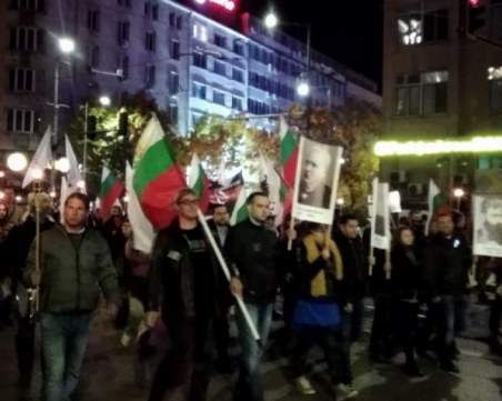 Ново 20: Протестиращи се обявиха в подкрепа на действащата Конституция