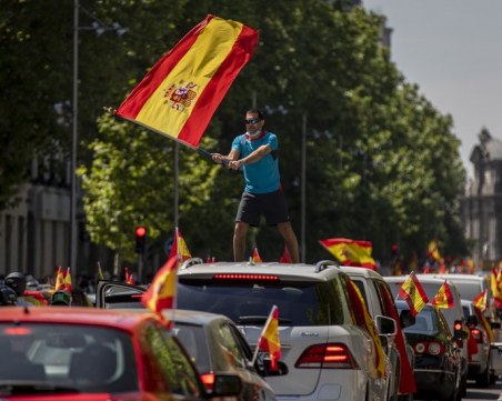 В Испания продължават сериозни протести срещу мерките заради коронавирус