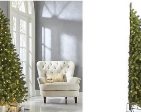 Хит тази зима: Половин коледно дърво за по-малки жилища