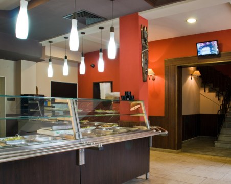 НАП погна заведенията за бързо хранене, удариха известна верига в Пловдив