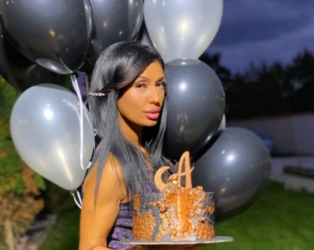 Фаталната Антония чукна 40, вдигна шумен купон