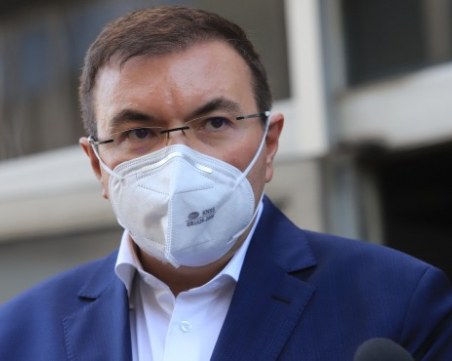 Здравният министър: Навлизаме в сериозна фаза на епидемията, само за седмица заболеваемостта се е повишила с 80%
