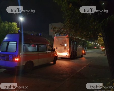 Тежък инцидент! Жена падна от автобус в Пловдив