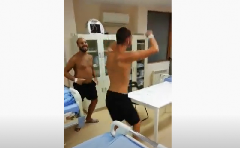Абсурд! Хоспитализирани роми танцуват кючек в болница!