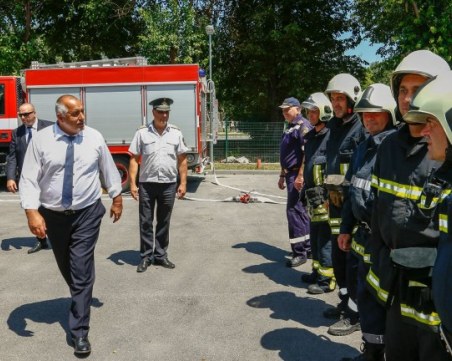 Борисов поел ангажимент да вдигнат с 15% заплатите в МВР