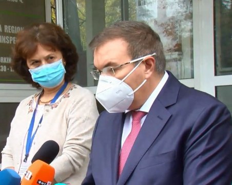 Мобилните екипи пред болниците ще правят бързи тестове за коронавирус