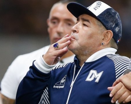 Оперират  Марадона по спешност, имал тромб в мозъка