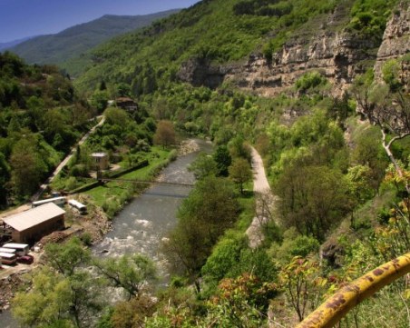 Пътна полиция с призив: Избягвайте да пътувате през Искърското дефиле