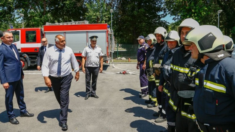 Борисов поел ангажимент да вдигнат с 15% заплатите в МВР