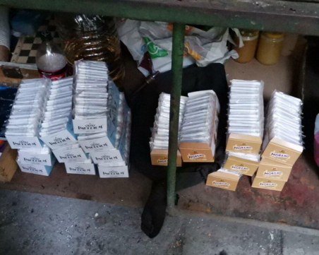 На сергия в Гагарин: Пловдивчанин продавал цигари, редом с плодове и зеленчуци