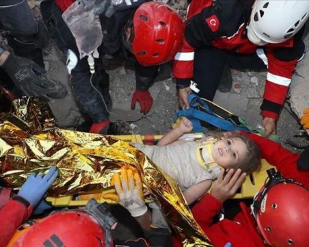 Приключи спасителната операция след земетресението в Турция, общо жертвите са 116