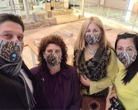 Маски с мотиви от мозайките на Малката и Епископската базилика срещу коронавируса