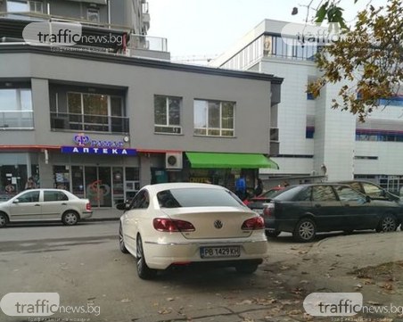 Шофьор запуши улица в Кършияка от любов към... кафето