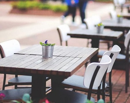 Собственици на заведения в Павликени с жалба срещу ограниченото работно време