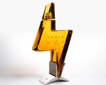 Тесла пусна текила по $250 за бутилка