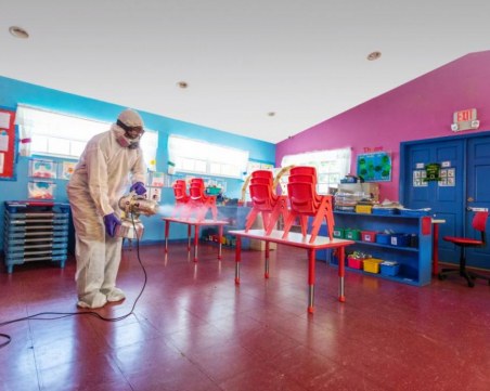 Бивш здравен министър посочи детските градини и училищата като причина за бума на COVID-19