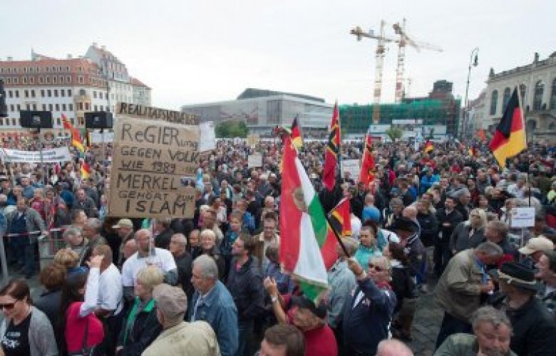НА ЖИВО: Бунт срещу COVID мерките в Германия! Хиляди протестират