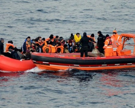 Лодка потъна в Егейско море, дете се удави