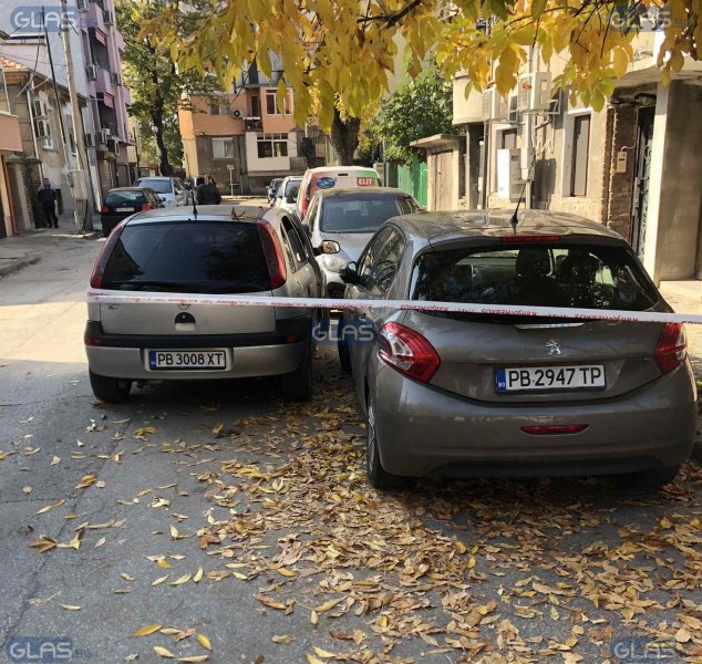 Погром в центъра на Пловдив! Вандали разбиха 5 коли
