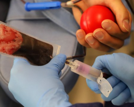 Премиерът: Няма да пестим средства – ще закупим апарати за кръвна плазма