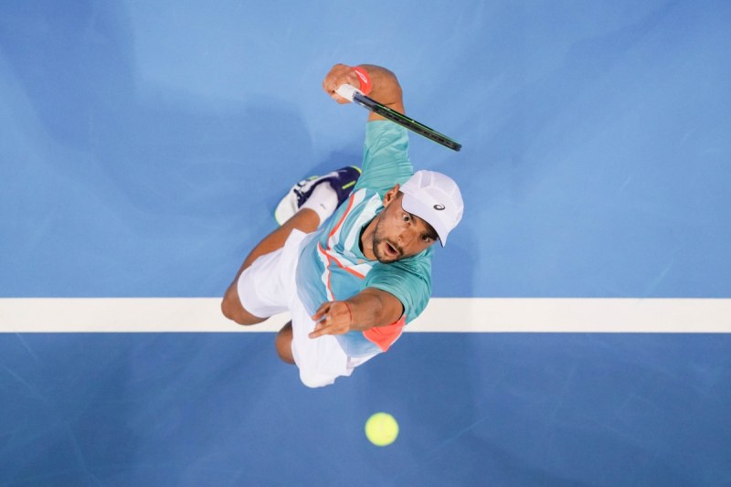 Мико се бори, поведе, но допусна обрат и отпадна на Sofia Open