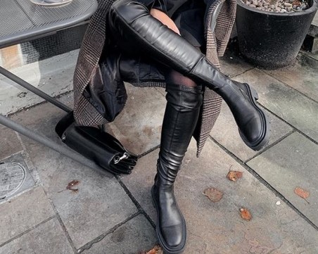 Черни ботуши над коленете са най-желаният модел през този сезон