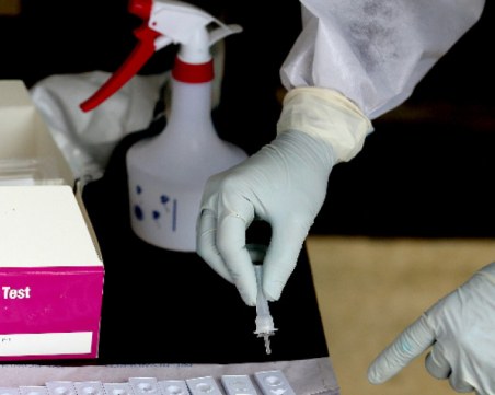 Д-р Миндов: Антигенните тестове показват по-голям брой положителни, но те не влизат в системата