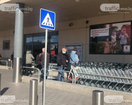 Препоръчителен зелен коридор за възрастни хора в магазините в Пловдив