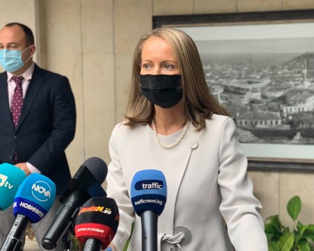 Учениците в Пловдив от 6 до 12 клас минават онлайн до 22 ноември!