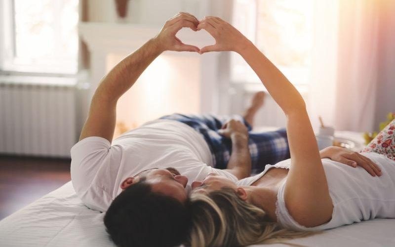 10 интересни неща, които можете да правите с партньора си в леглото