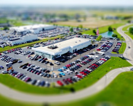 Една от най-засегнатите страни от COVID-19 бележи ръст в продажбата на автомобили