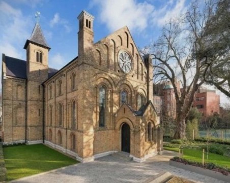 Преди църква, а сега луксозен дом - вижте как изглежда новата резиденция на стойност 16 млн. евро